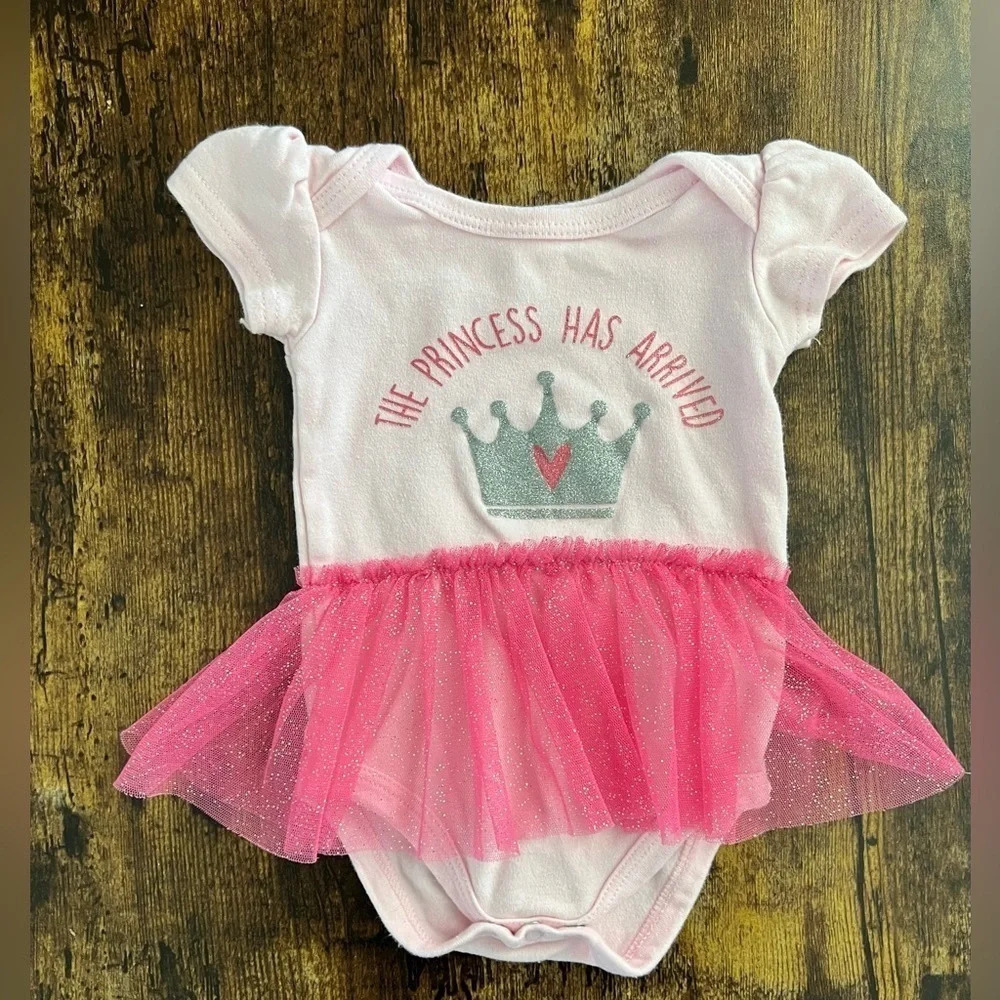 Swiggles | infant girl onesie. Size: 3/6M